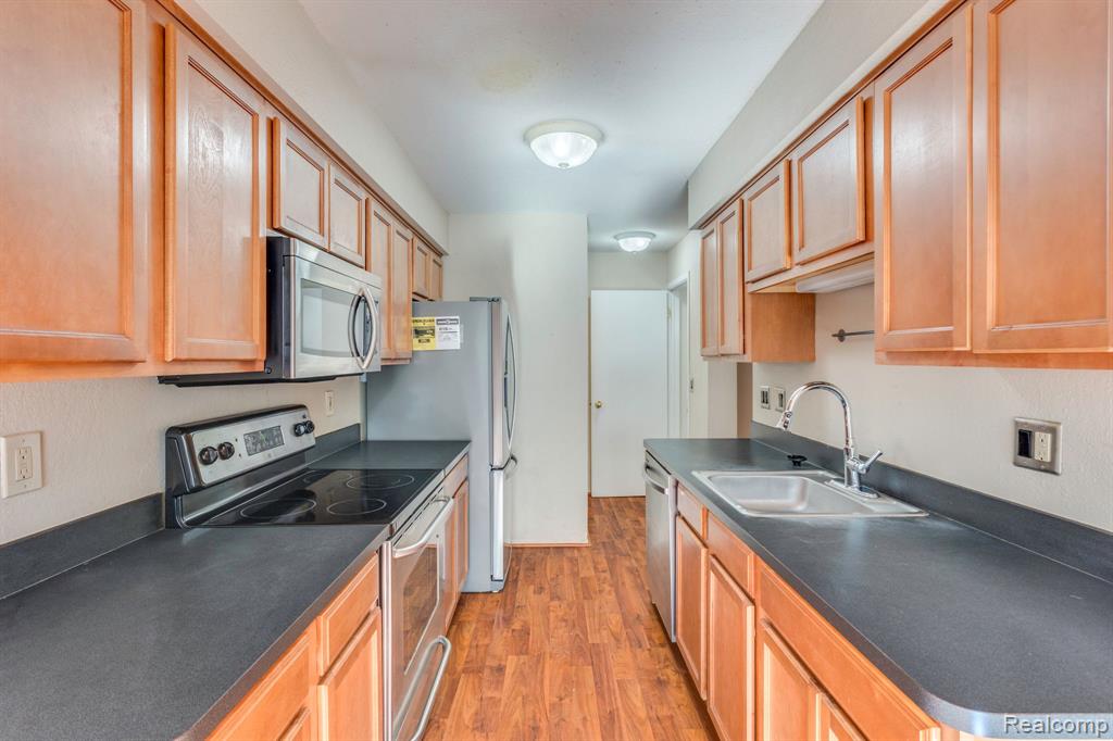 24547 PRIMROSE Lane, Southfield, MI 48033 — Photo 9