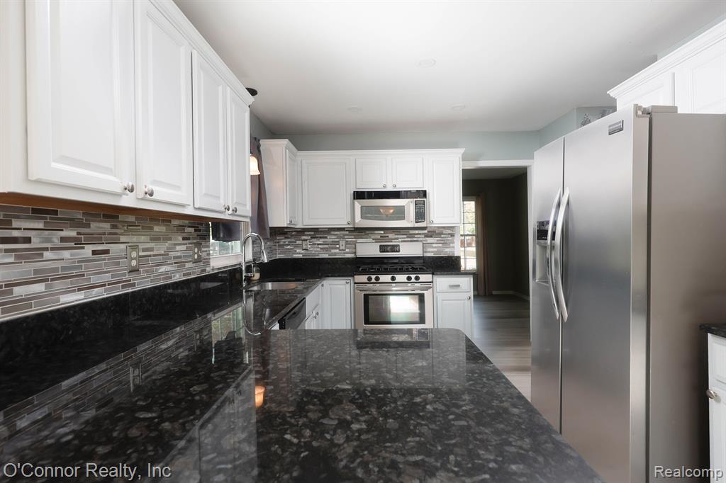 955 Covington, Marysville, MI 48040 — Photo 11
