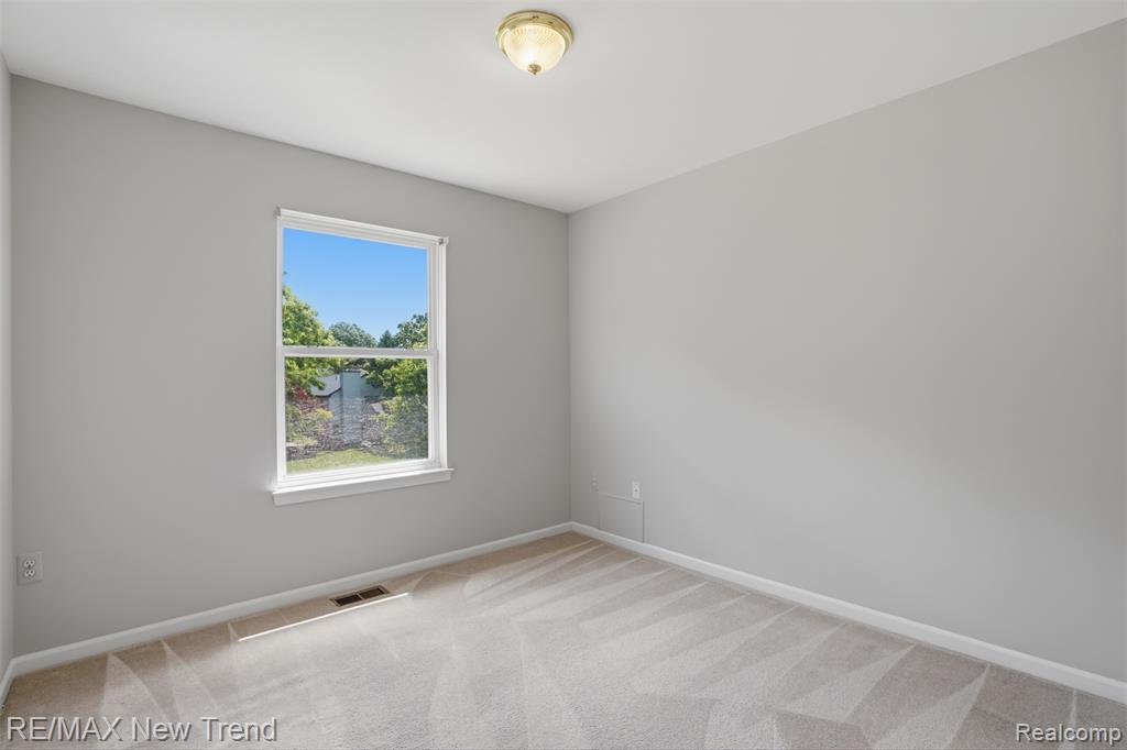729 Akehurst Lane, White Lake, MI — Photo 41