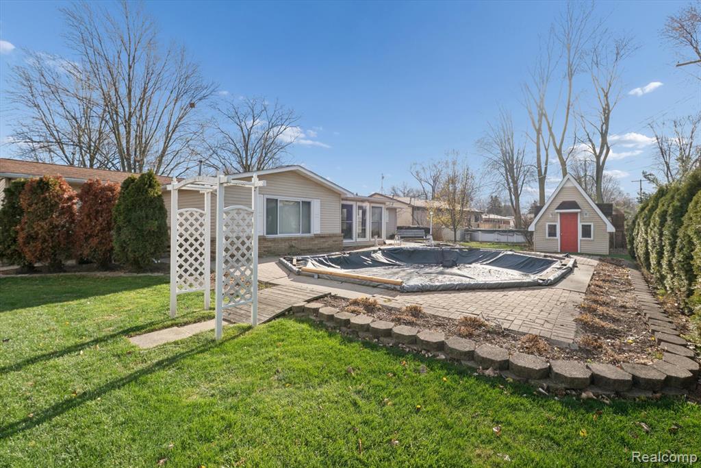47501 Nita Drive, Shelby Twp, MI 48317 — Photo 29