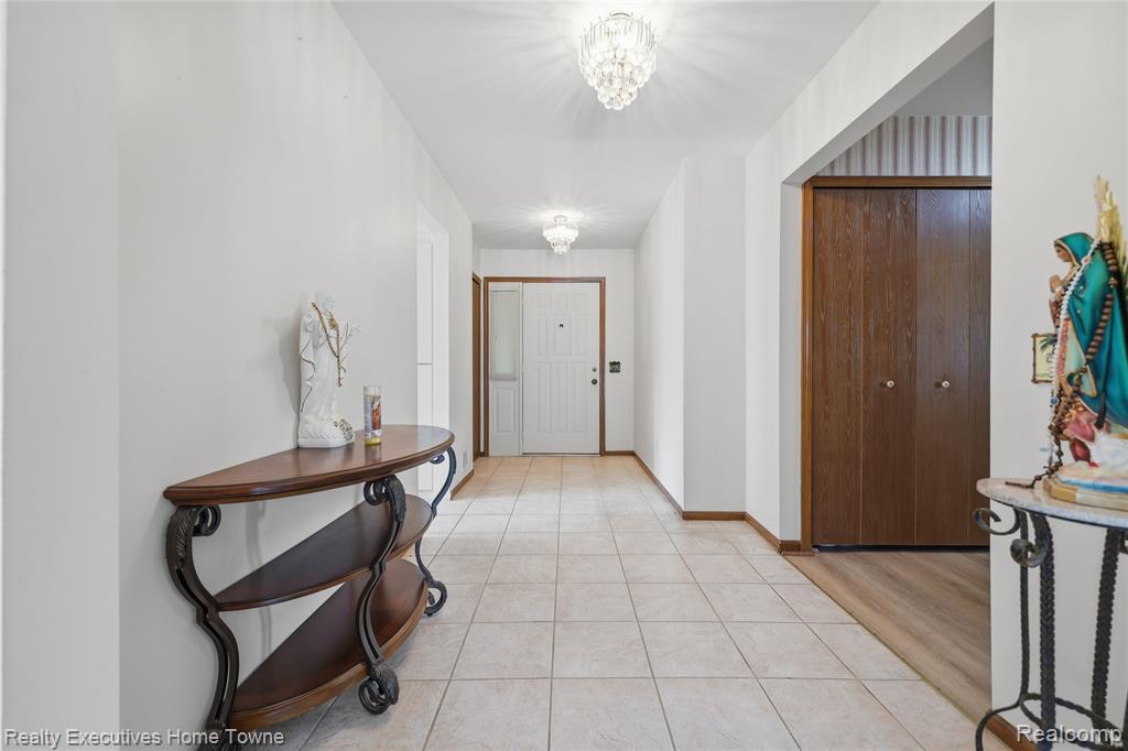 5281 Shruboak Drive, Sterling Heights, MI 48310 — Photo 10