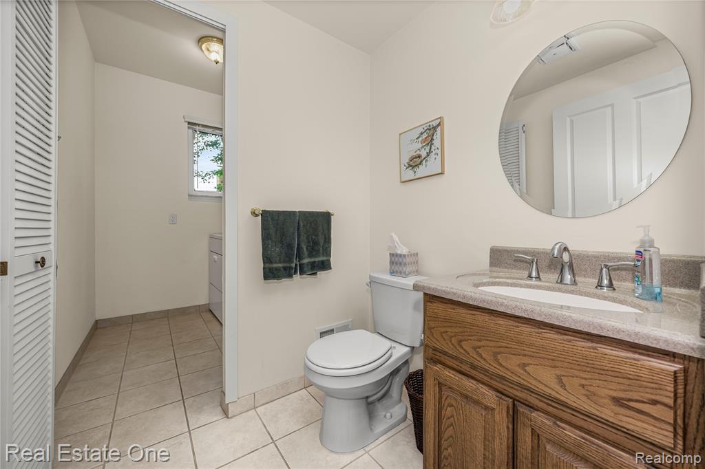 5487 Boros Drive, Troy, MI 48085 — Photo 20