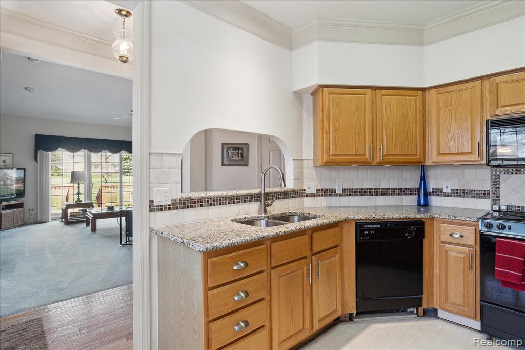 39472 EDGEWATER Drive, Northville, MI 48168 — Photo 11
