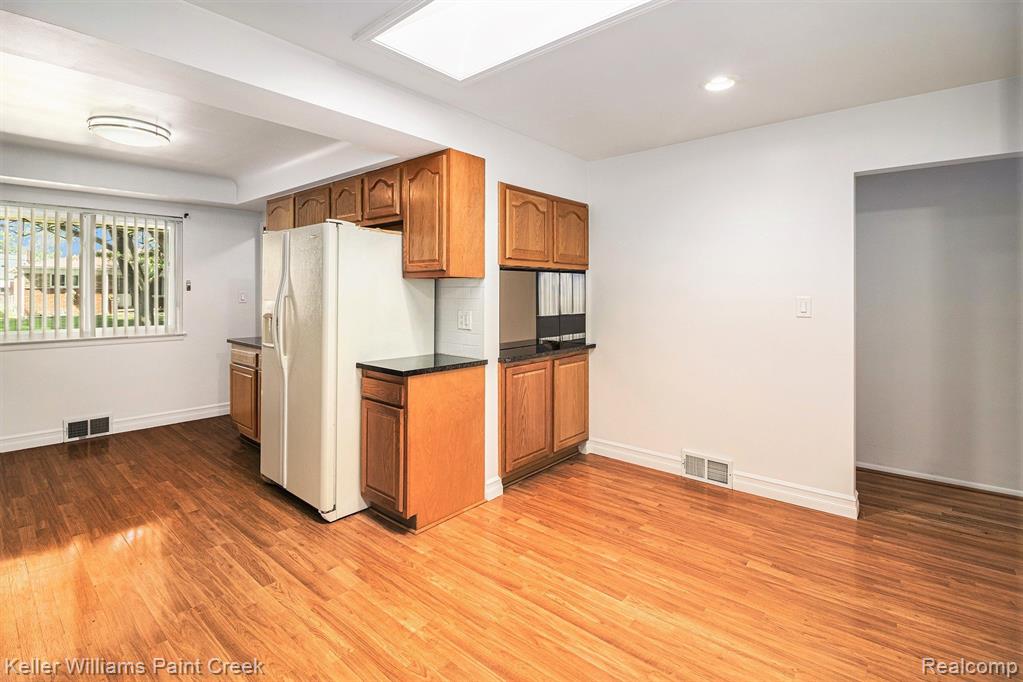8160 Busch Street, Center Line, MI 48015 — Photo 8