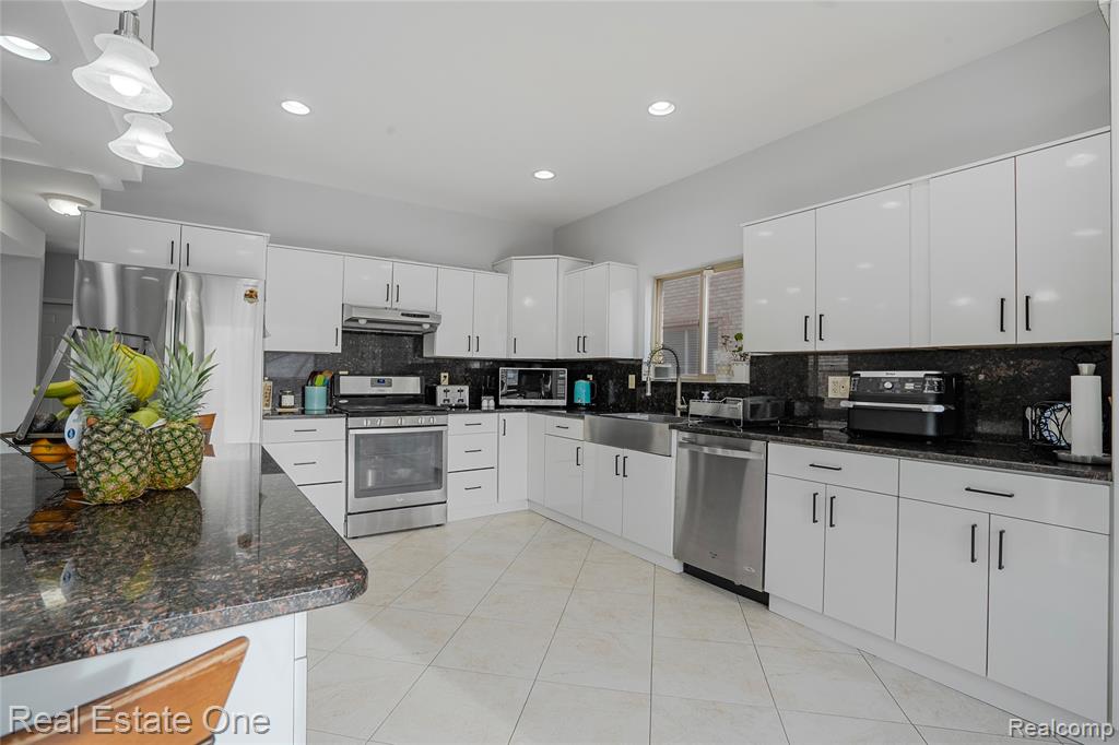 6067 N Vernon Street, Dearborn Heights, MI 48127 — Photo 14