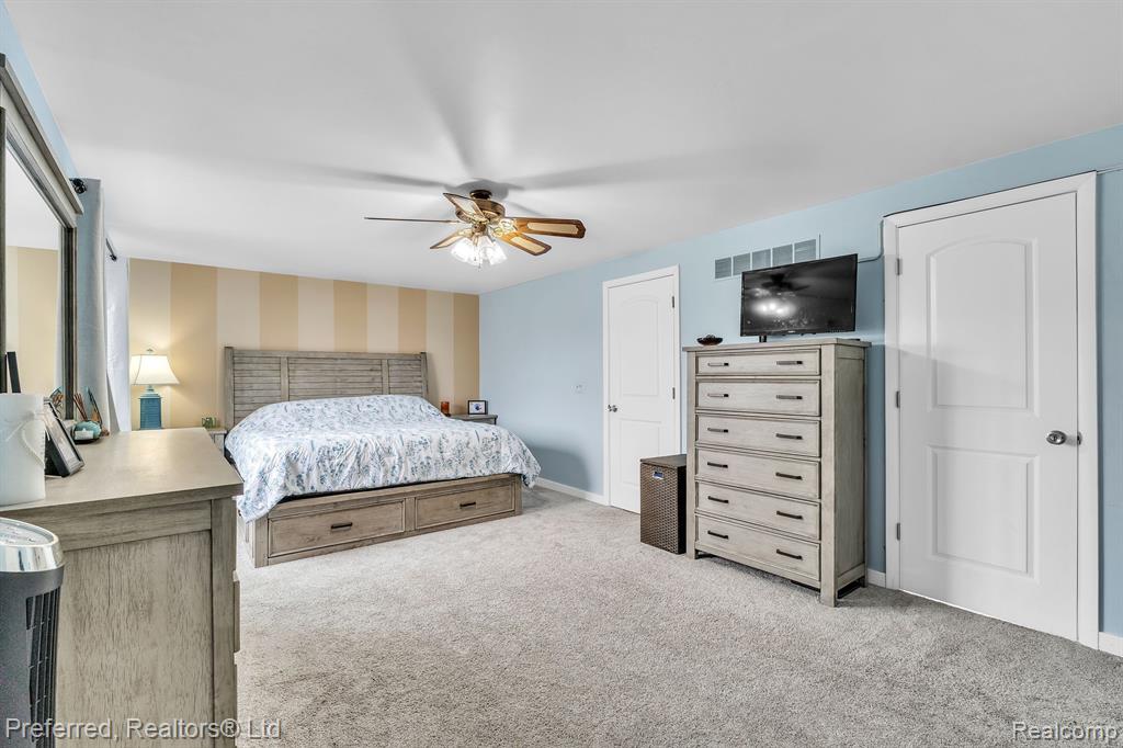 48932 CELESTE Street, Chesterfield, MI — Photo 32