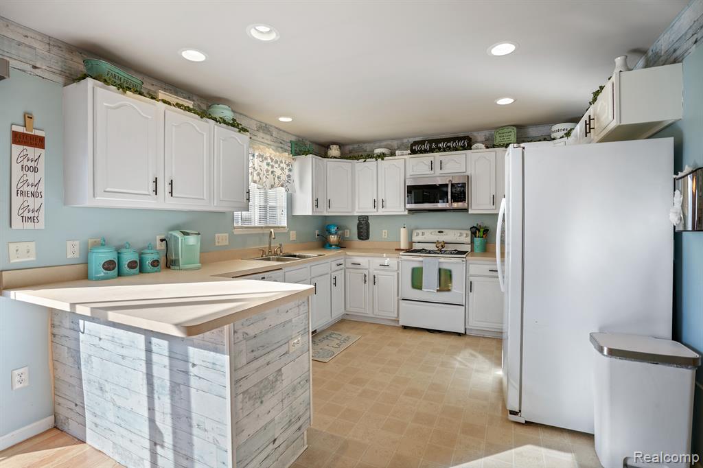 5124 HICKORY Trail, Grand Blanc, MI 48439 — Photo 4