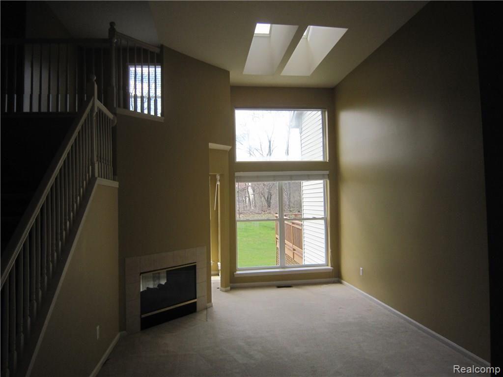 1069 CALPERNIA, Wixom, MI 48393 — Photo 3