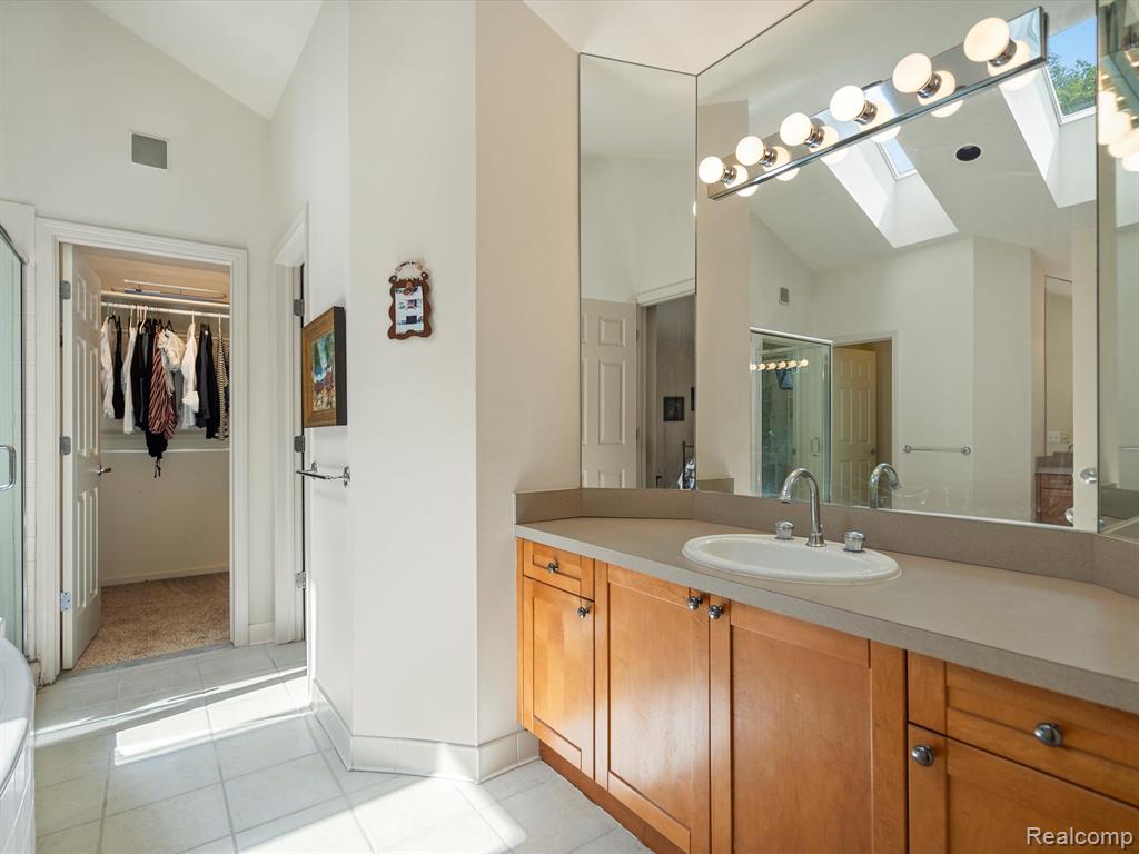 7253 CARLYLE, West Bloomfield, MI — Photo 38