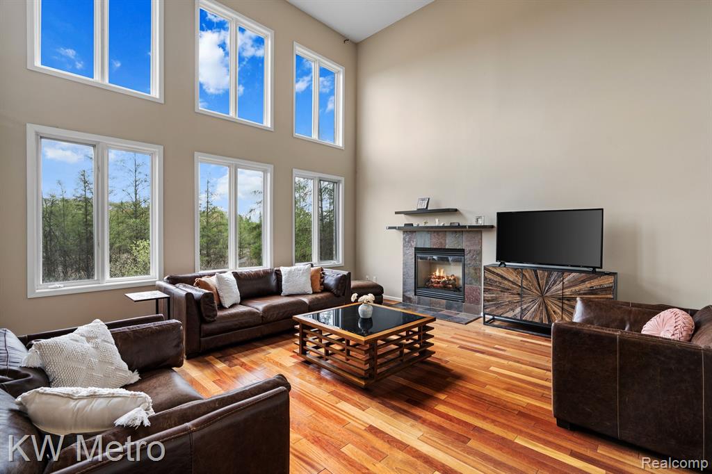 9025 HURON BLUFFS Drive, White Lake, MI — Photo 10