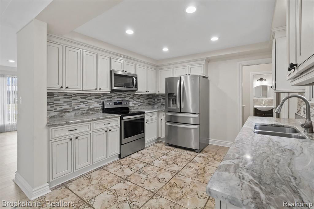 41920 MAROLD Drive, Sterling Heights, MI 48314 — Photo 19