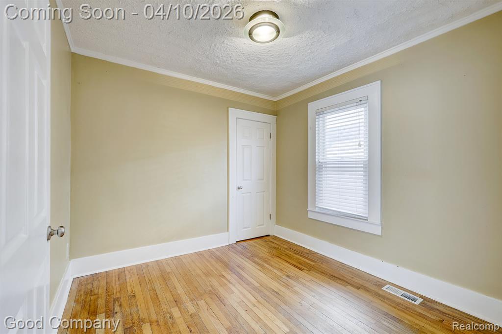 502 E LEWISTON Avenue, Ferndale, MI 48220 — Photo 24