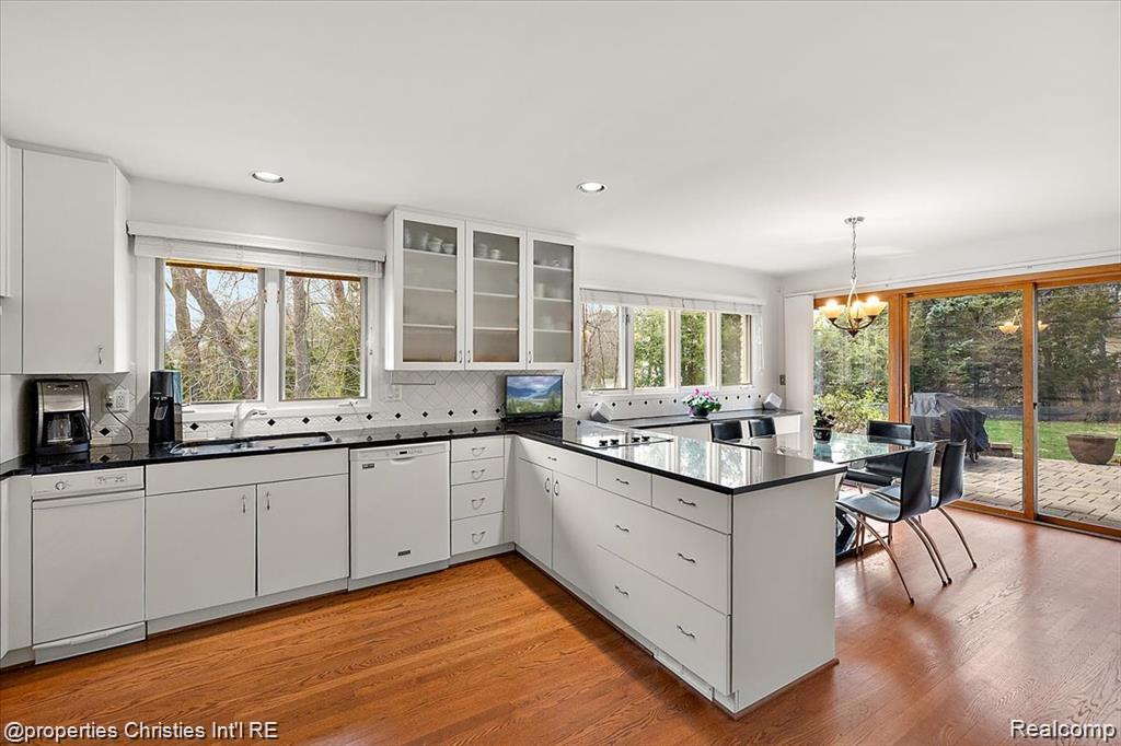 4566 Walden Drive, Bloomfield Hills, MI 48301 — Photo 14