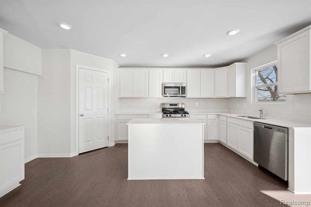 700 Knollwood Bend, Chelsea, MI 48118 — Photo 4