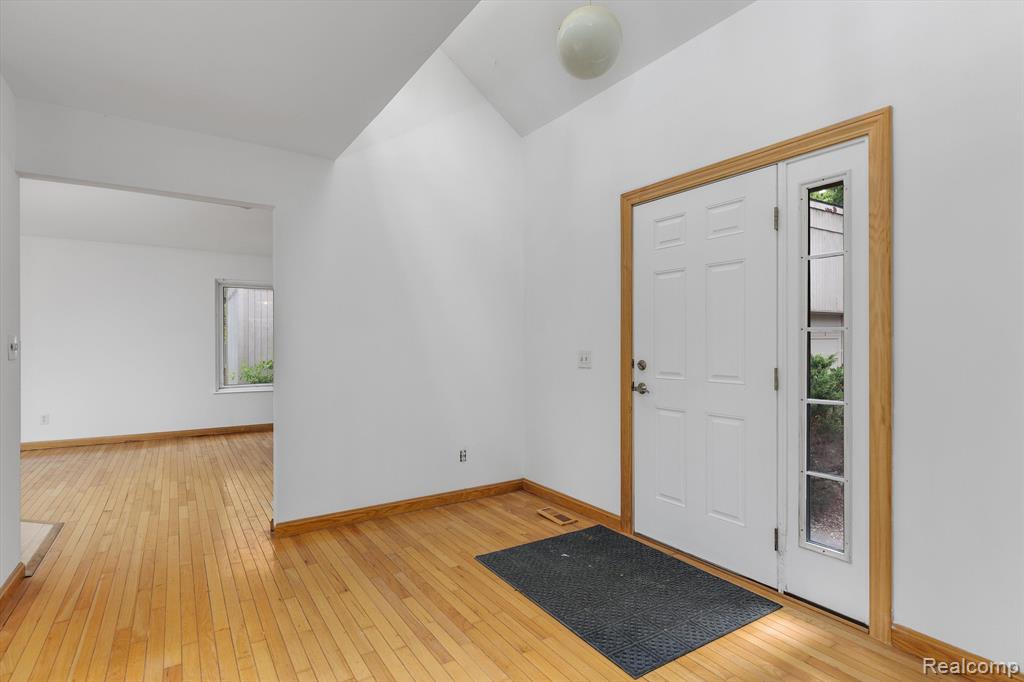 5462 BOYNE HIGHLAND Trail, Clarkston, MI 48348 — Photo 4