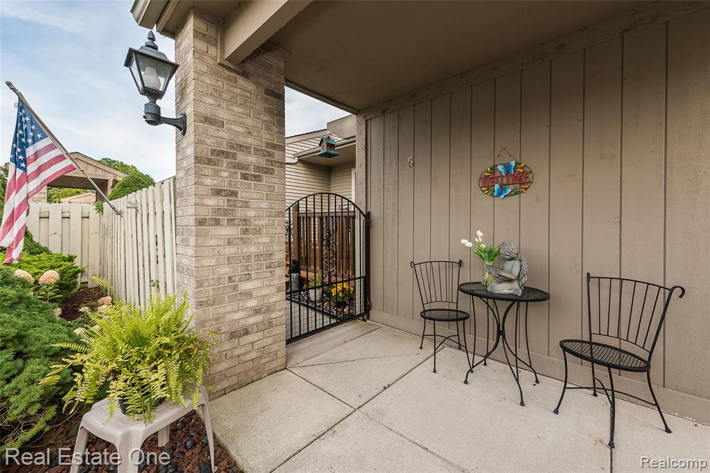 62511 RALEIGH Court, 5, South Lyon, MI 48178 — Photo 3