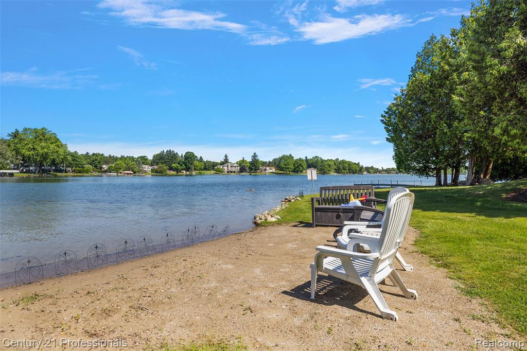 9311 Whipple Shores Drive, Clarkston, MI 48348 — Photo 9