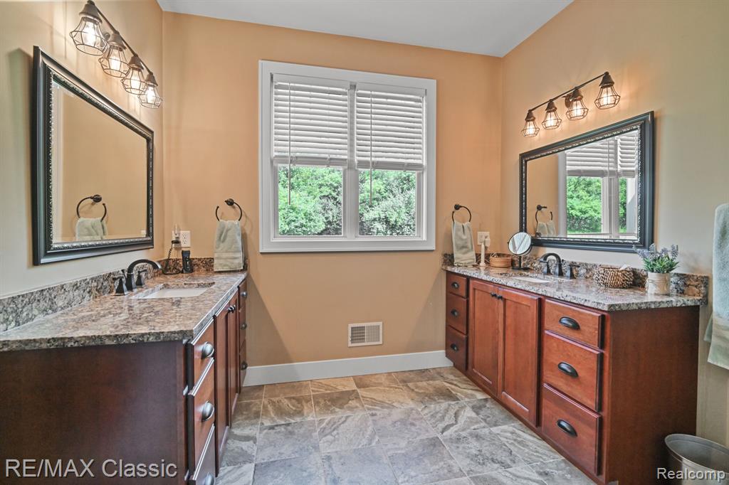 5314 WALNUT CREEK Lane, Ann Arbor, MI 48105 — Photo 30