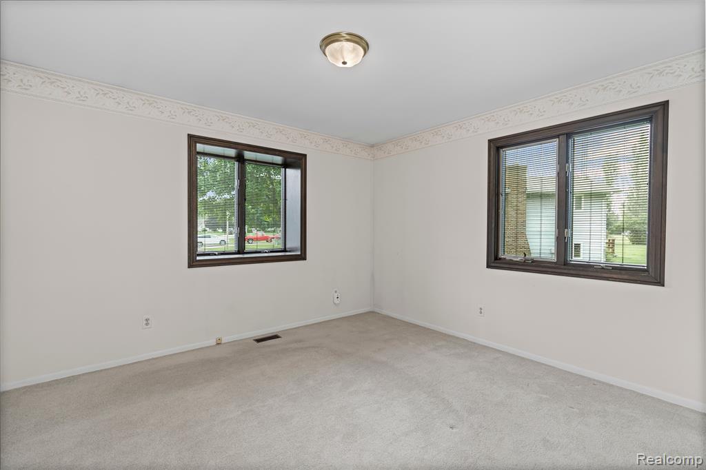 6247 King Arthur Court, Swartz Creek, MI 48473 — Photo 25