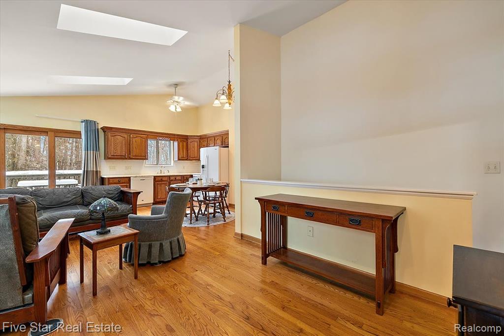 6586 Pontiac Lake Road, 1, Waterford, MI 48327 — Photo 11