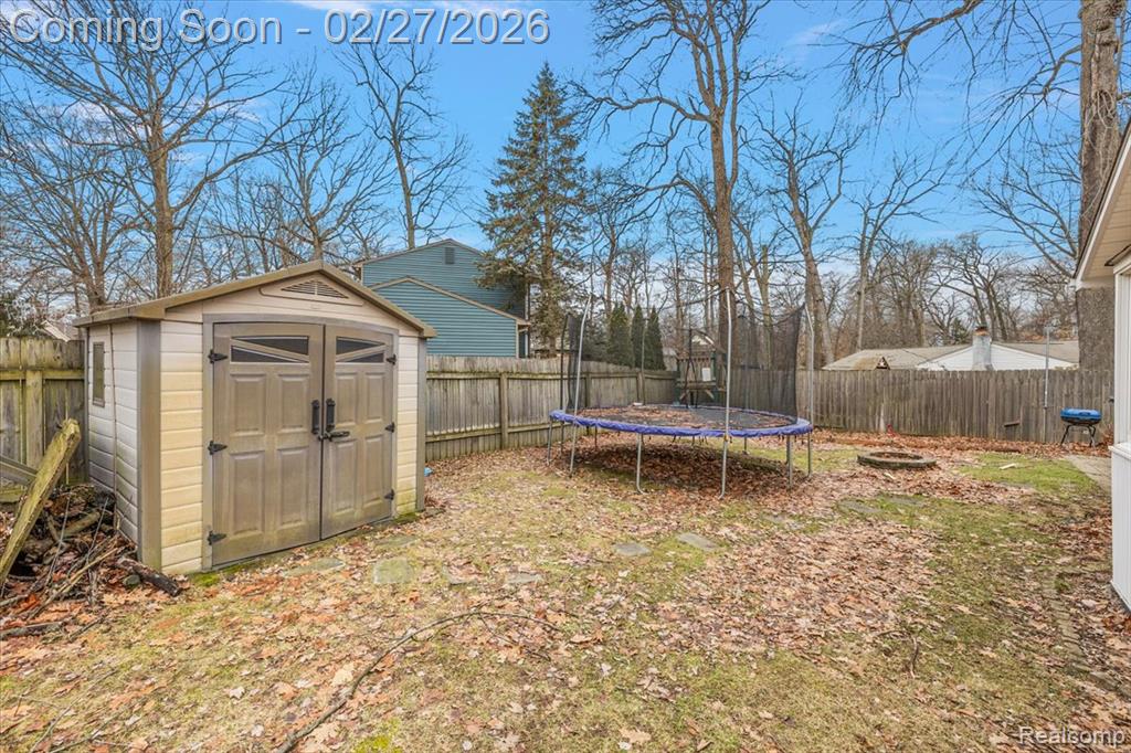 6885 Aeroview Street, West Bloomfield, MI 48324 — Photo 41