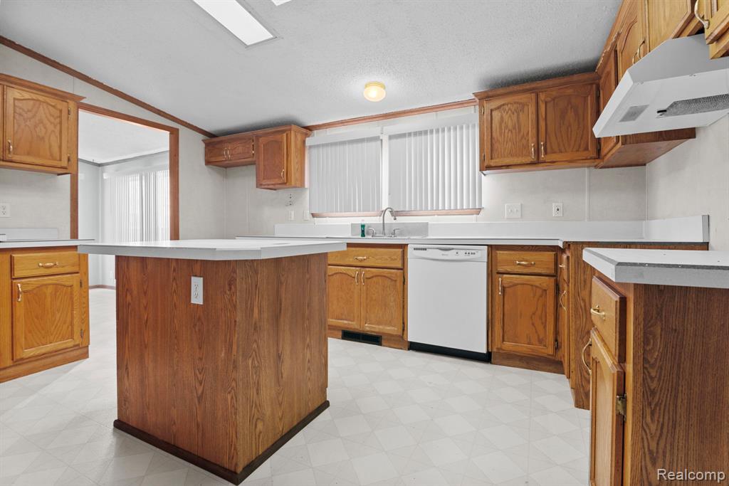 9740 Hathaway Drive, Northville, MI 48167 — Photo 6