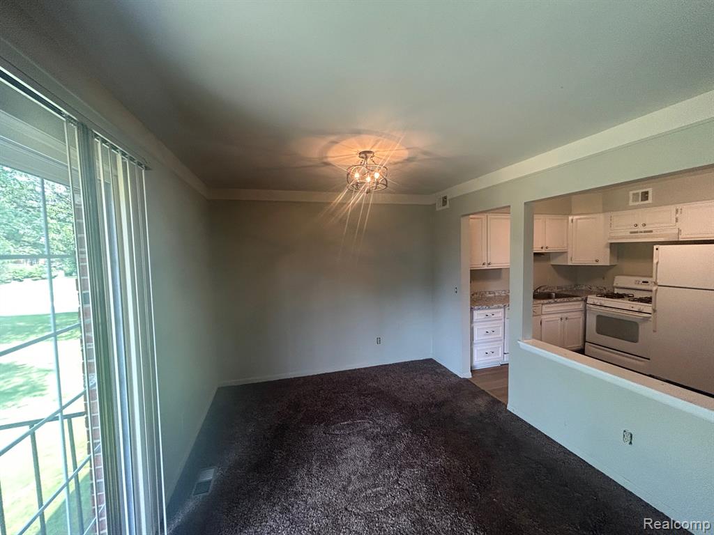 436 S FOX HILLS DR APT 5, Bloomfield Hills, MI 48304 — Photo 13