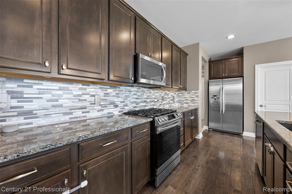 2083 Findley Circle, Lake Orion, MI — Photo 13