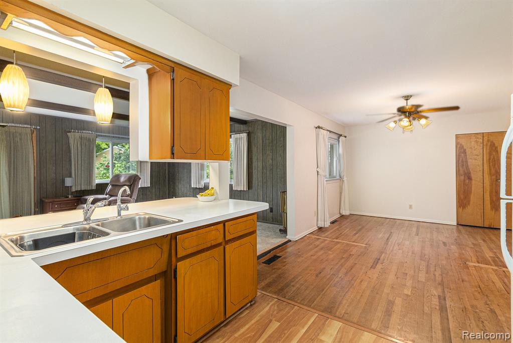 4425 Old Colony Drive, Flint, MI 48507 — Photo 29