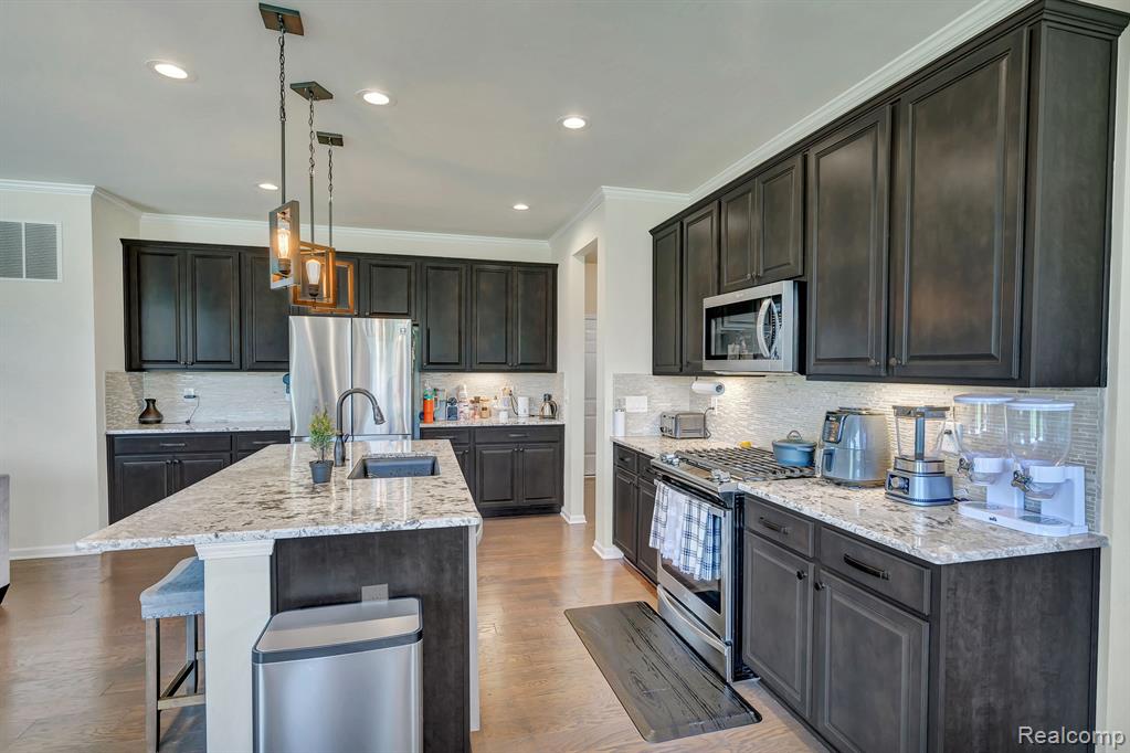 49746 SHORELINE Drive, Canton, MI 48187 — Photo 6