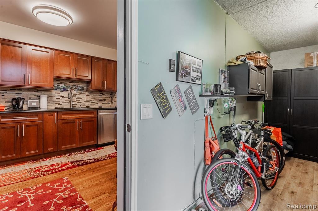 3140 LINDENWOOD Drive, Dearborn, MI 48120 — Photo 16