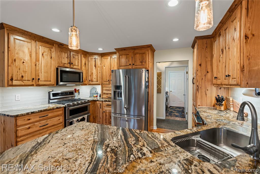 4278 Springwood Court, Fenton, MI 48430 — Photo 18