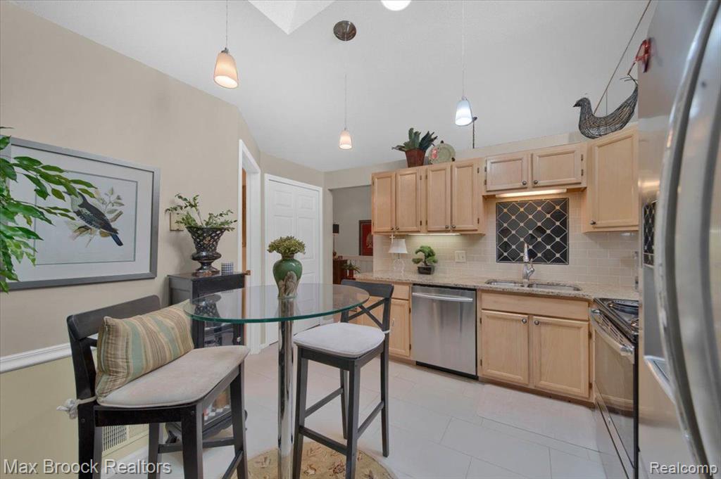 38750 CHESSINGTON, Farmington Hills, MI 48331 — Photo 11