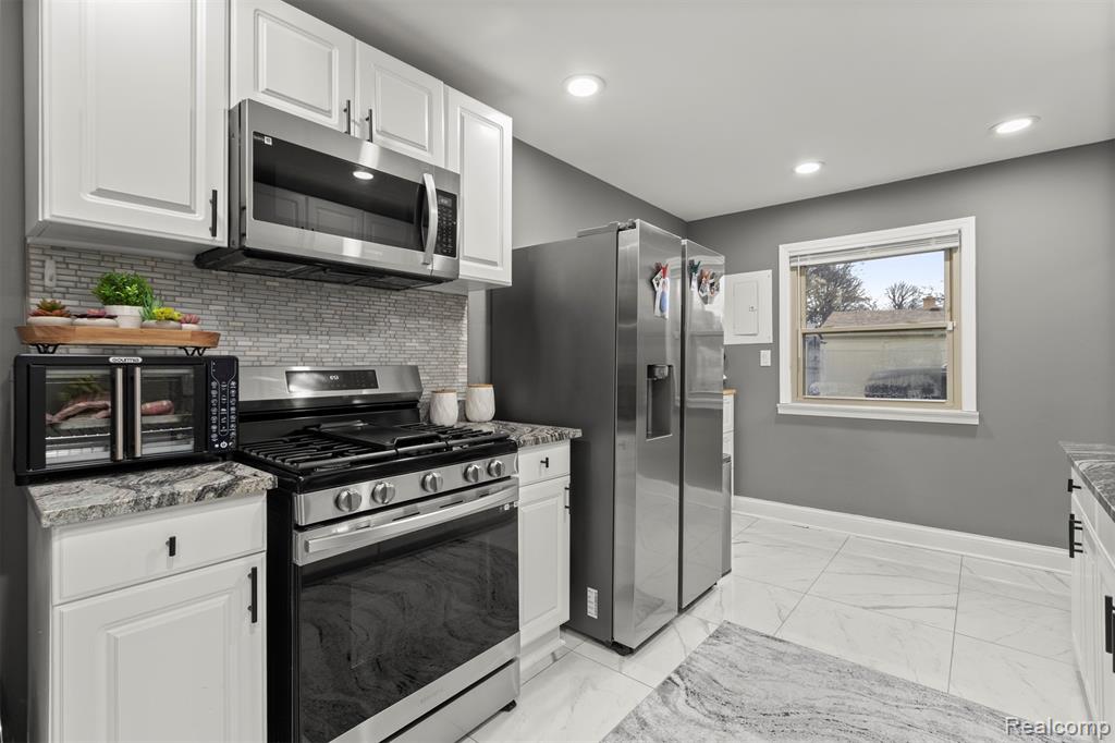 4221 Campbell Street, Dearborn Heights, MI 48125 — Photo 9
