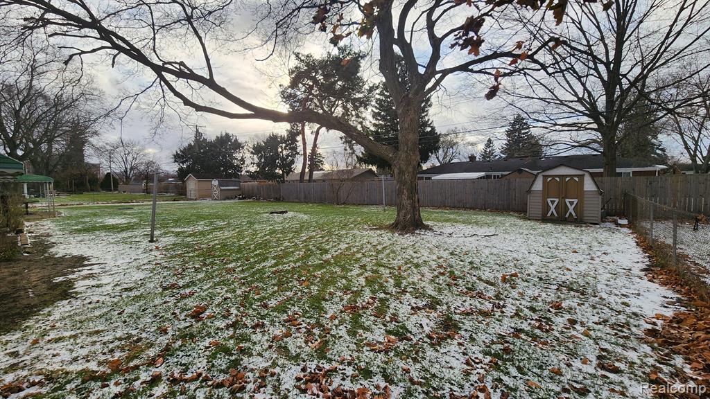 45251 CUSTER Avenue, Utica, MI 48317 — Photo 40