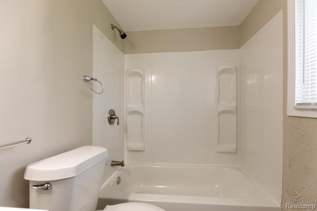 564 Marquette Drive, Detroit, MI 48214 — Photo 24