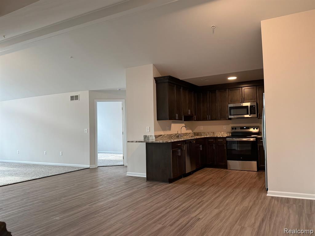 8286 HEYWOOD Circle, Sterling Heights, MI 48312 — Photo 6