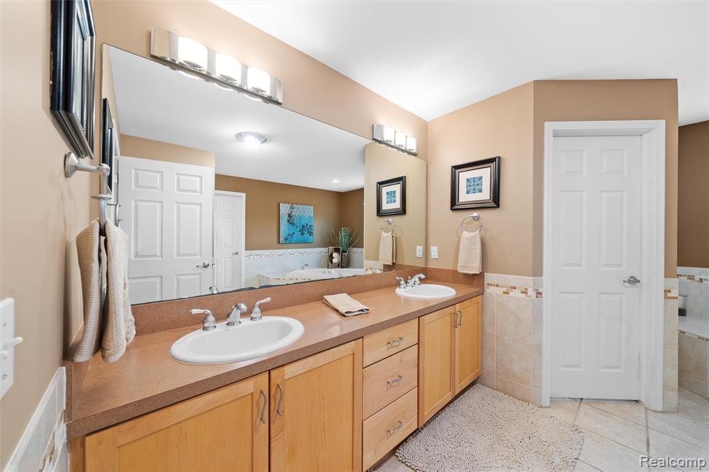 10099 Fernbrooke Drive, Brighton, MI 48116 — Photo 44