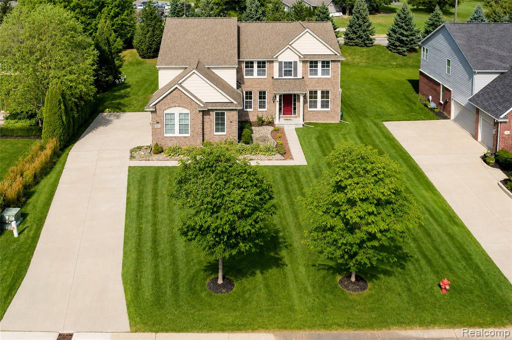 54908 N Grenelefe Circle W, South Lyon, MI 48178