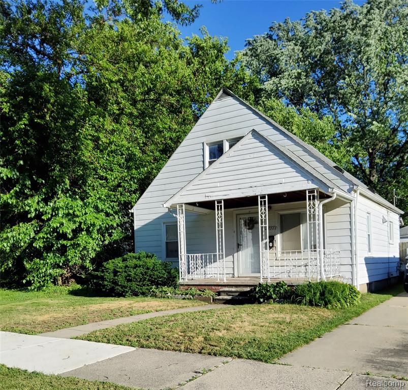 25525 Powers Avenue, Dearborn Heights, MI 48125