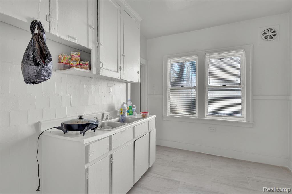 3945 Lenox Street, Detroit, MI 48215 — Photo 15