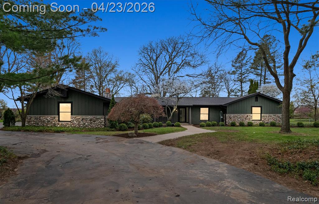 6800 Crestway Drive, Bloomfield Hills, MI 48301 — front exterior