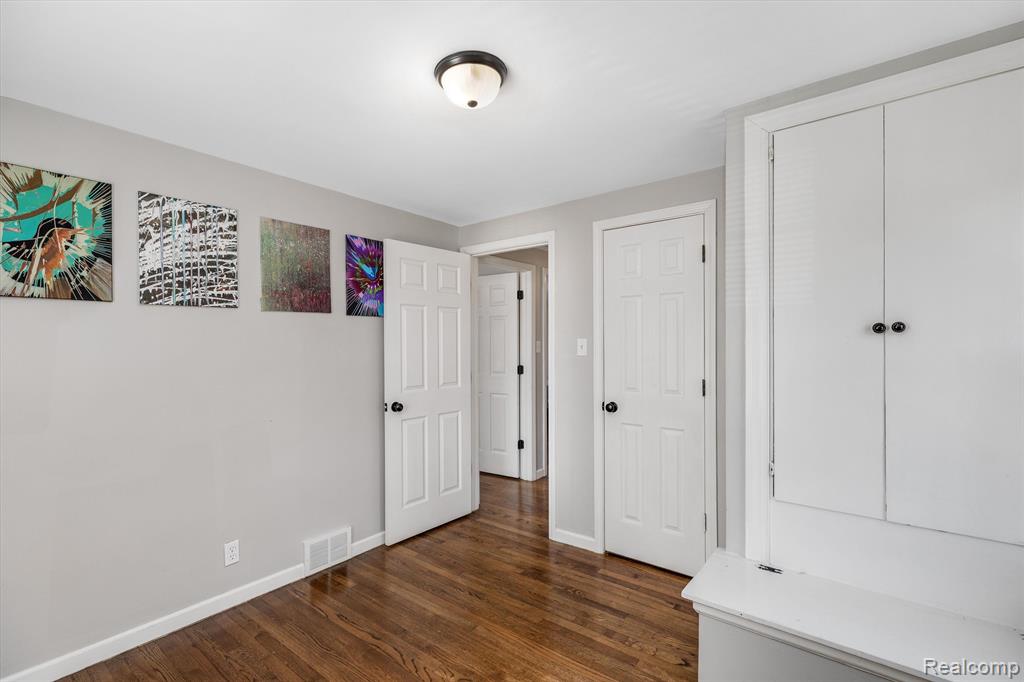 5220 LANNOO Street, Grosse Pointe, MI 48236 — Photo 19