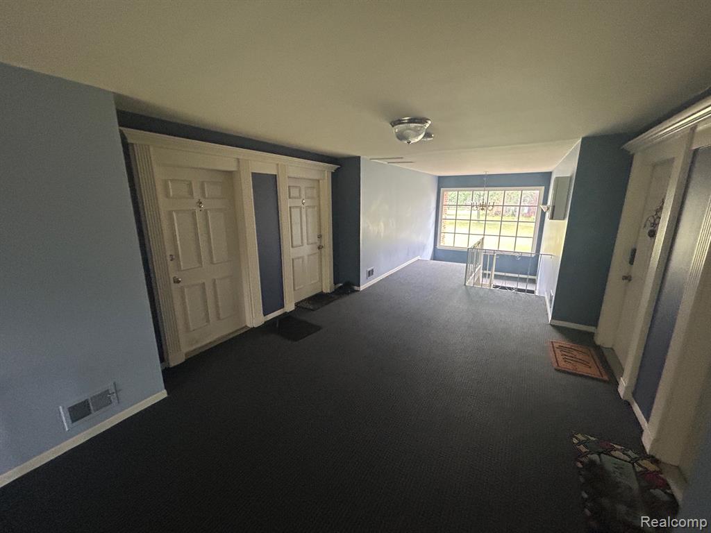 436 S FOX HILLS DR APT 5, Bloomfield Hills, MI 48304 — Photo 6