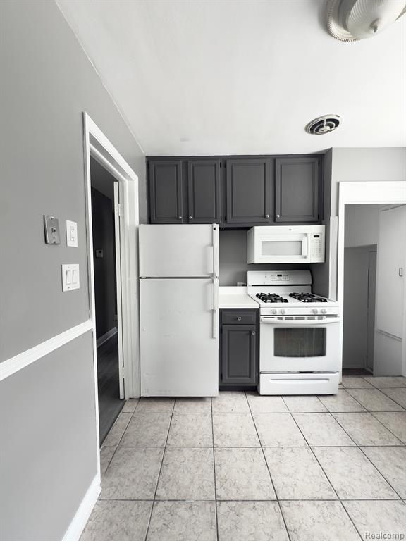 7402 COLONIAL Street, Dearborn Heights, MI 48127 — Photo 19