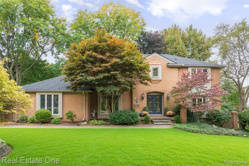 2371 Red Maple Drive, Troy, MI 48098