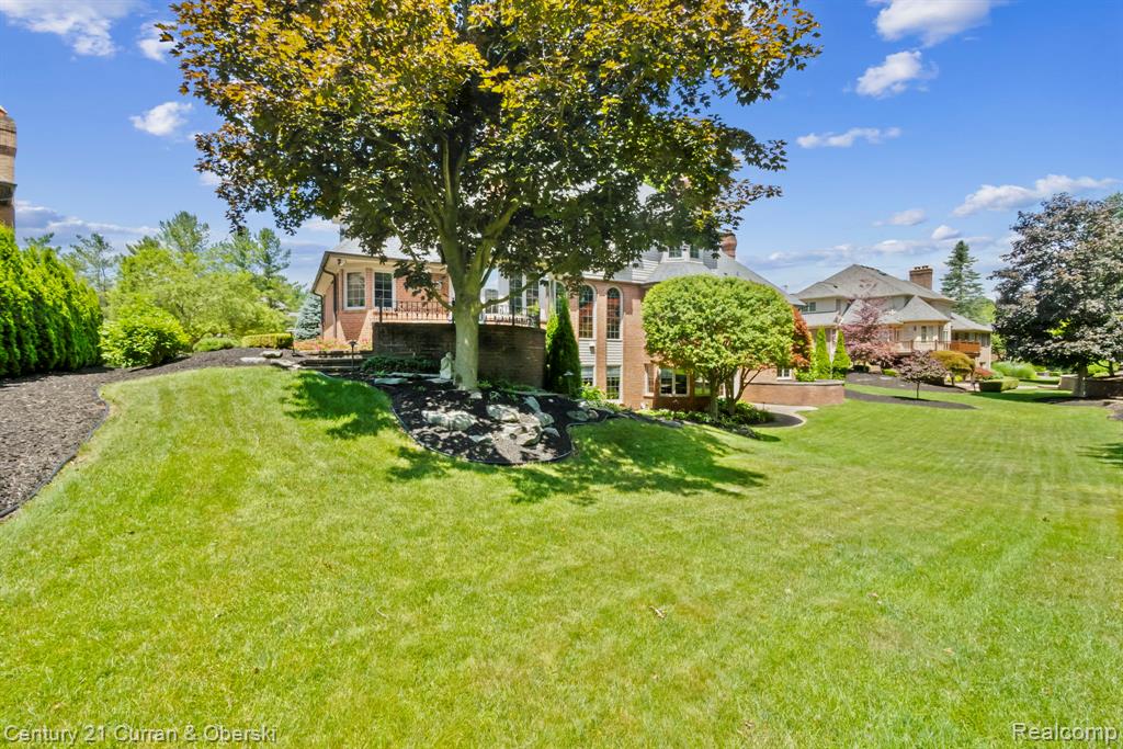 18878 Oak Leaf Lane, Northville, MI 48168 — Photo 11