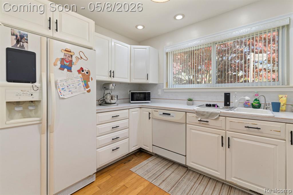 8130 Ravine Drive, Westland, MI — Photo 11