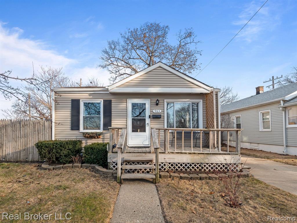 963 E MADGE Avenue, Hazel Park, MI 48030 — Photo 24