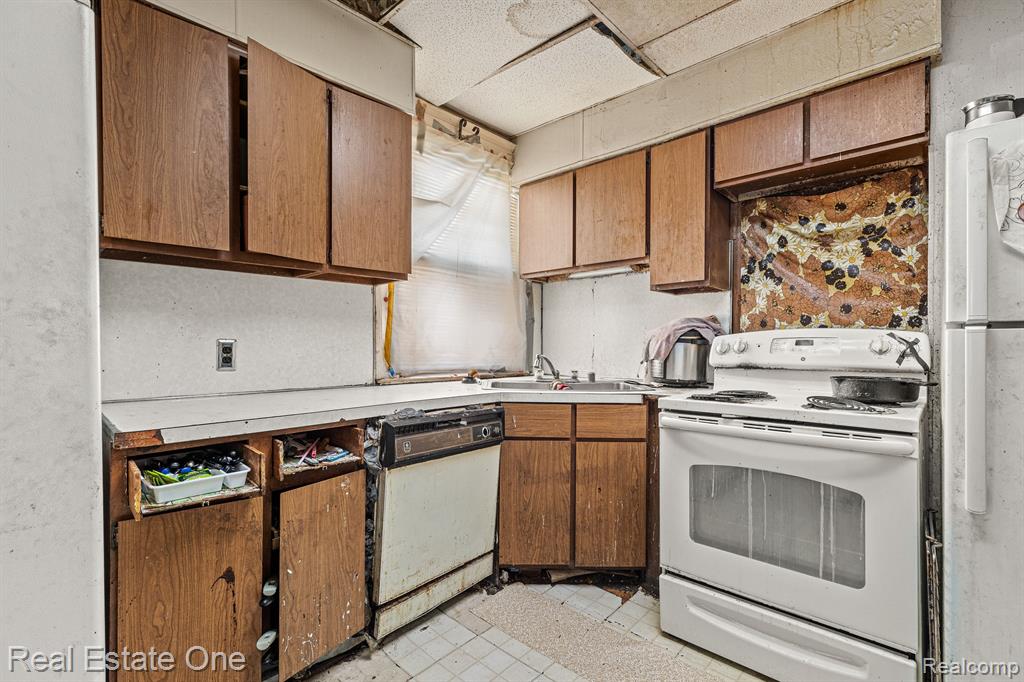 1821 HELEN Street, Detroit, MI 48207 — Photo 10